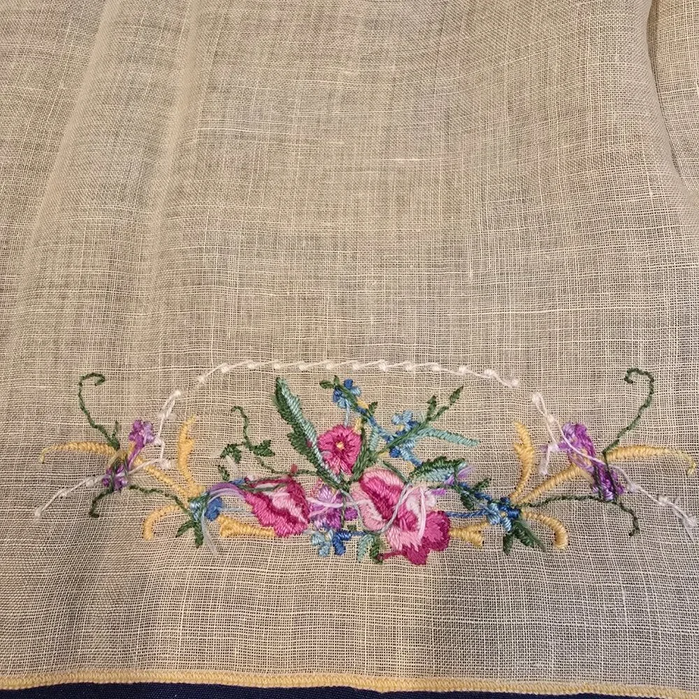 Hand Towel Yellow Linen Flowers Embroidery 1950s MCM Vintage